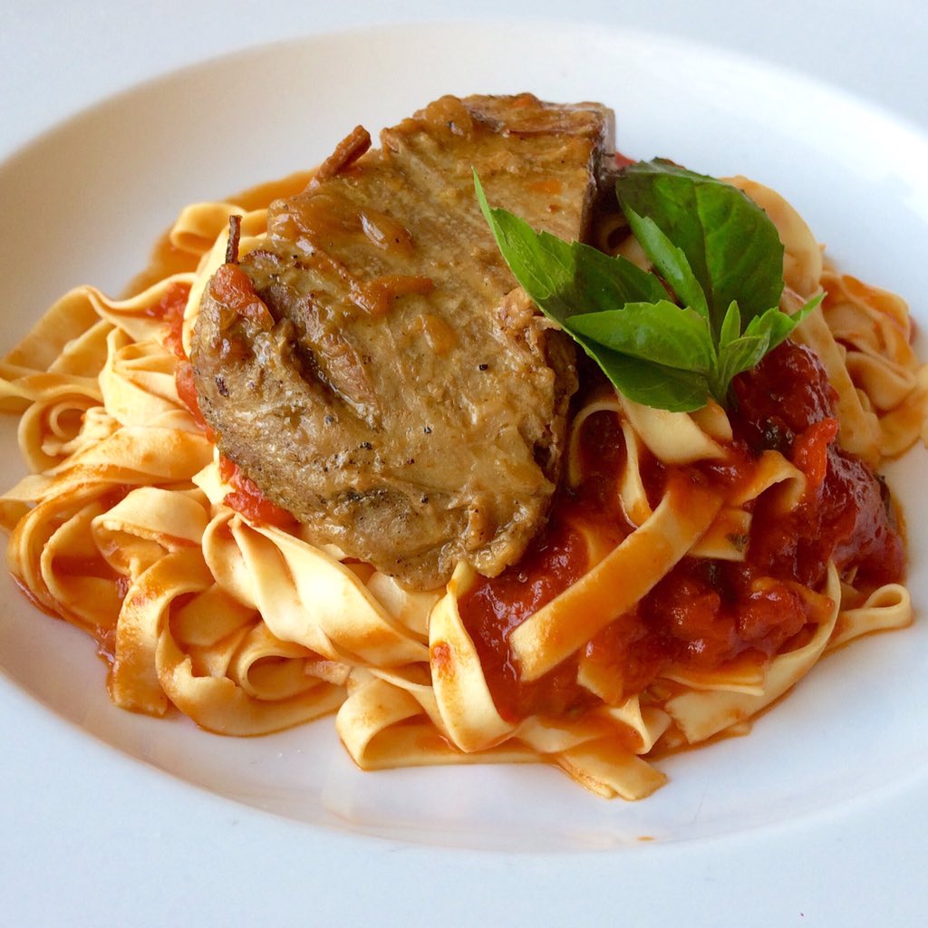 RDivertimento's tweet photo. #DivertimentoChileno Cuando un italiano se hace chileno... Fettuccine con Plateada 🤤 VIVA CHILE!!! 🇨🇱
.
.
#fettuccine #plateada #pastafresca #comidarica #comidachilena  #divertimento #terraza #primavera #providencia #parquemet #arribalaspymes #vivachile https://t.co/yiNEFbRXcu