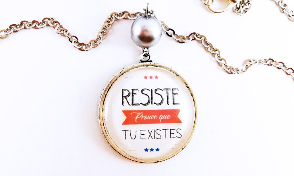 Heroines75's tweet photo. [BIJOU]: Oh les filles 👯‍♀ On ne se laisse pas abattre par la morosité ambiante et on adopte la "Positive Attitude" version #FranceGall 💋
Collier "Résiste, Prouve que tu Existes" maintenant disponible sur la boutique 💪  https://t.co/jQi9VX0Kdc https://t.co/42CF4mQ2RD