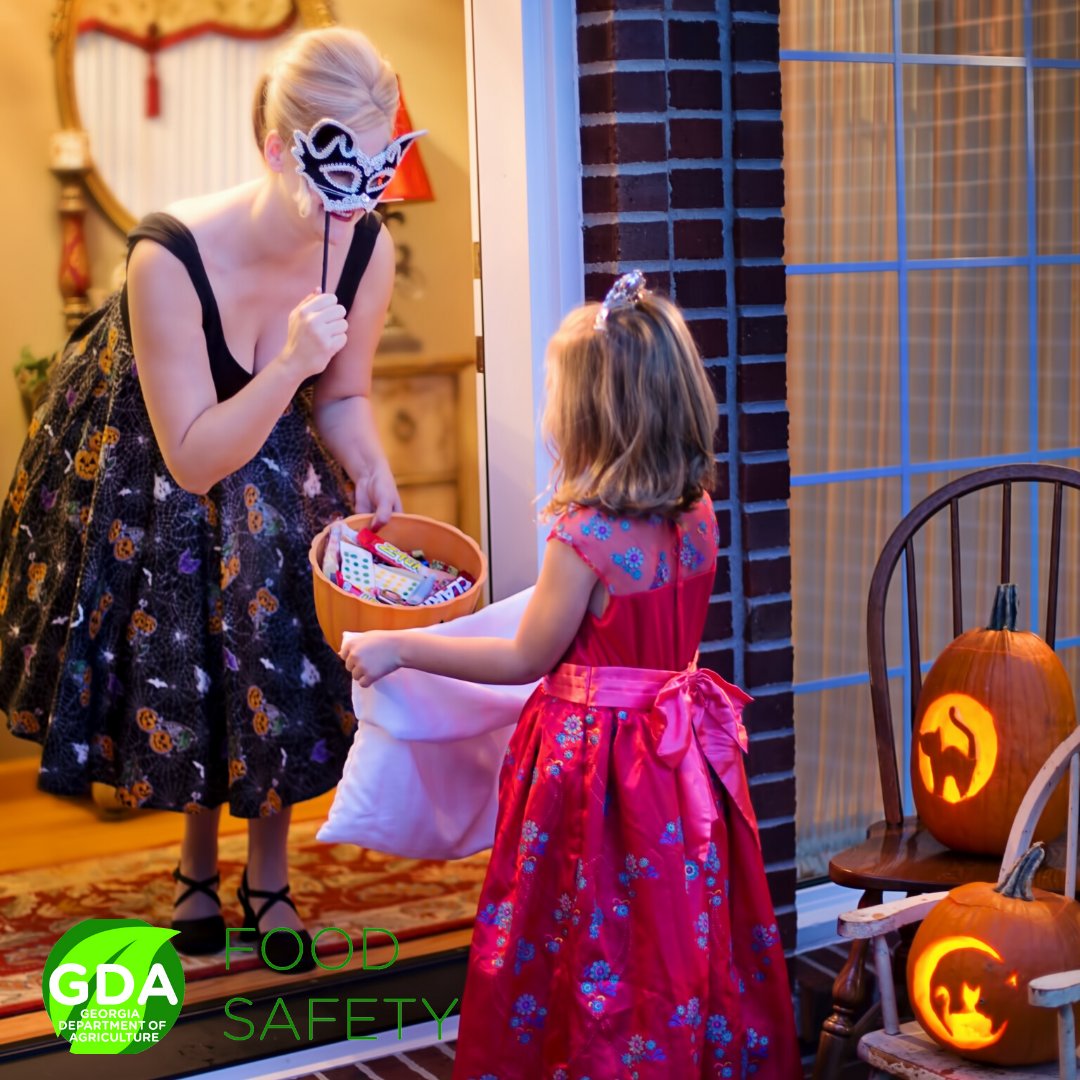 #HappyHallowsEve! Keep spooky bacteria away from trick-or-treaters; remind kids &amp; adults to wash hands before &amp; after treats to help prevent foodborne illness. Always go thru candy before letting kids dive in &amp; toss anything that's open or not in an original pkg. #foodsafeGA