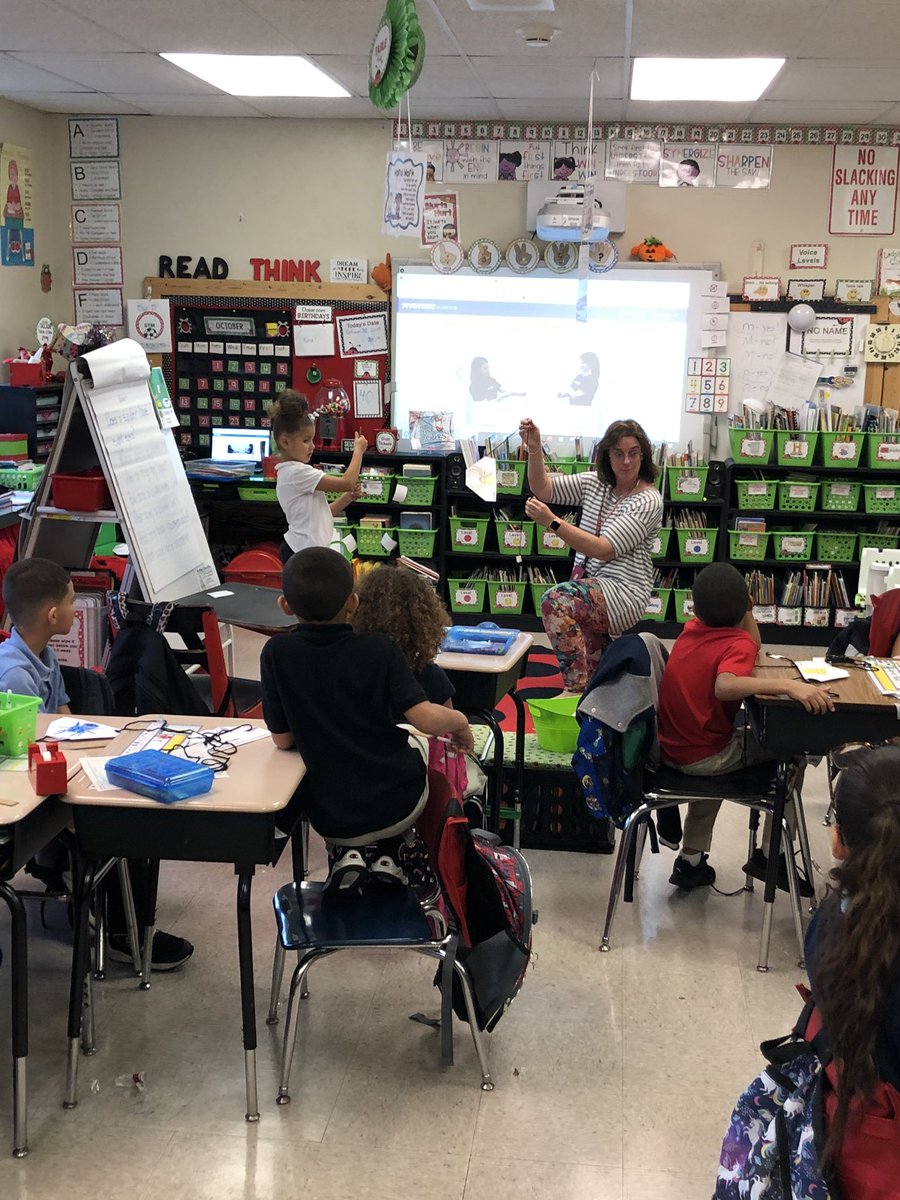MrPhelpsRSD's tweet photo. Glenside 2nd Grade Knights of Excellence working on their spider catching the fly STEM activity, today! They worked together to create their spiders and took turns making their spiders travel to catch the fly! Great Job, Second Grade! #teamGlenside #rsdproud #RSDNewsCrew https://t.co/vU86Lbh4vP