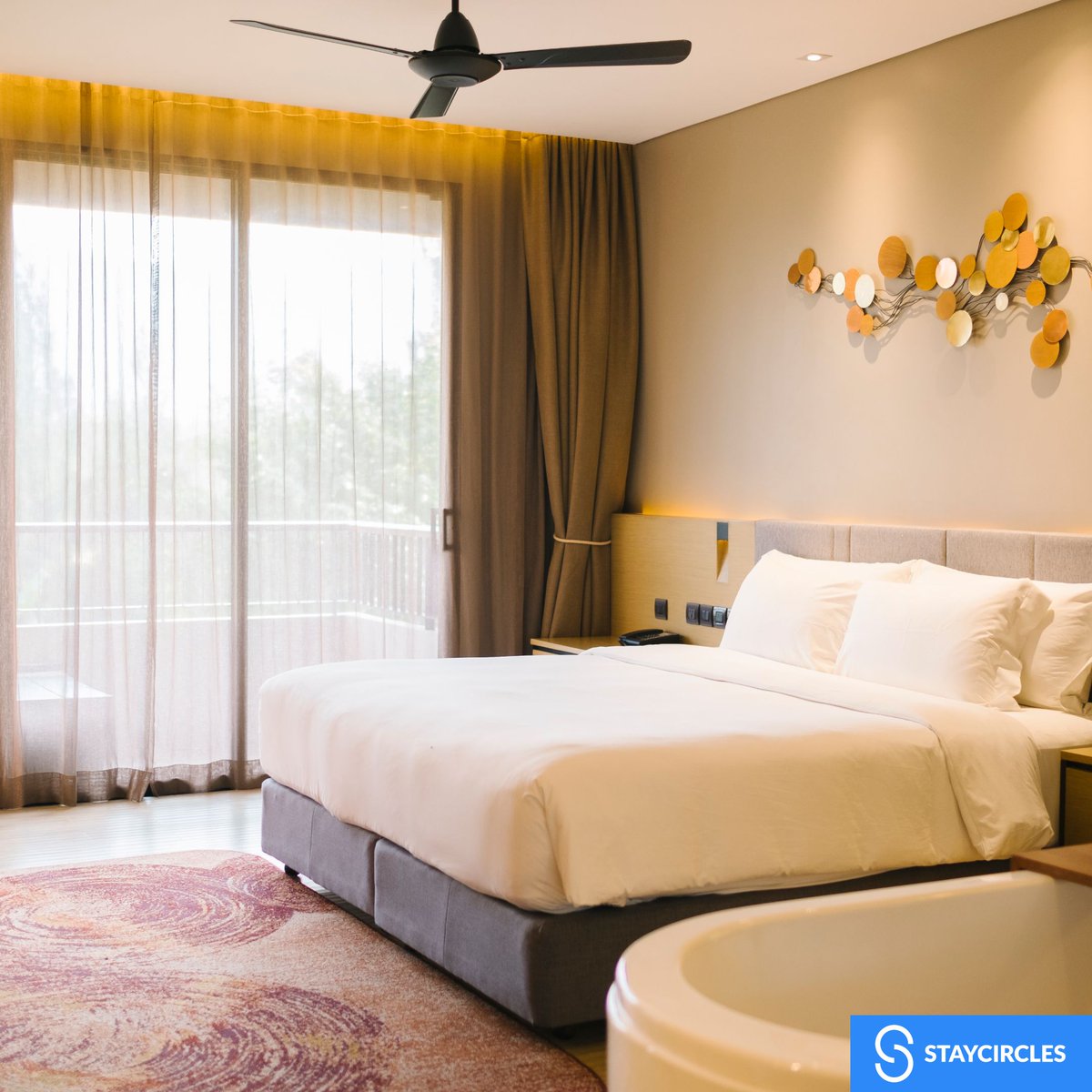 StayCircles's tweet photo. What’s the most you’ve ever heard of someone paying (per night) for a hotel room when traveling for work? https://t.co/bibsjU0ZmE