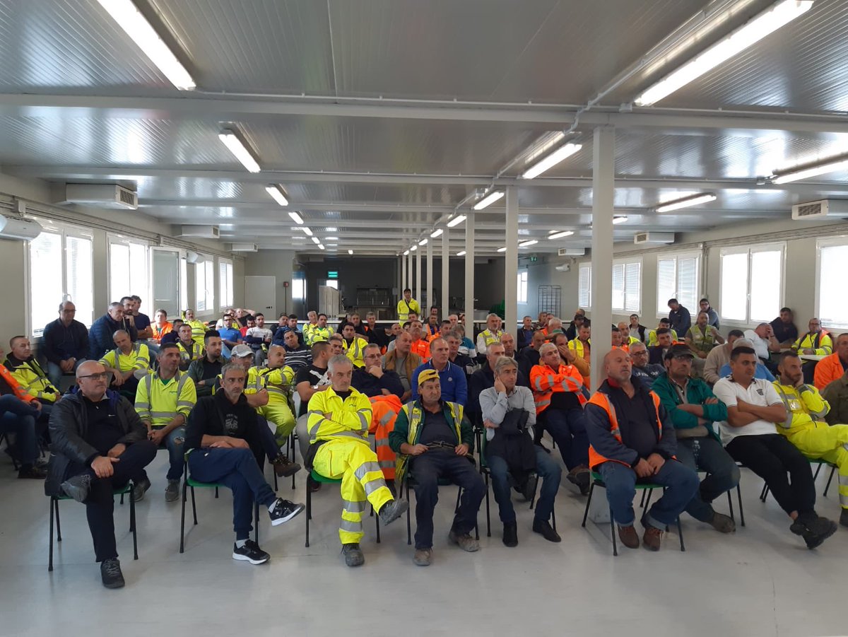 LiguriaCisl's tweet photo. Genova :assemblea #lavoratori #pavimental cantiere #terzovalico integrativo aziendale, manifestazione nazionale #15novembre #filcacisl #filleacgil #fenealuil #ATESTAALTA #NOINONCIFERMIAMO @FilcaCisl @CislLiguria @ottavio05 @StefanoMacale https://t.co/1Bwc7SeRFQ