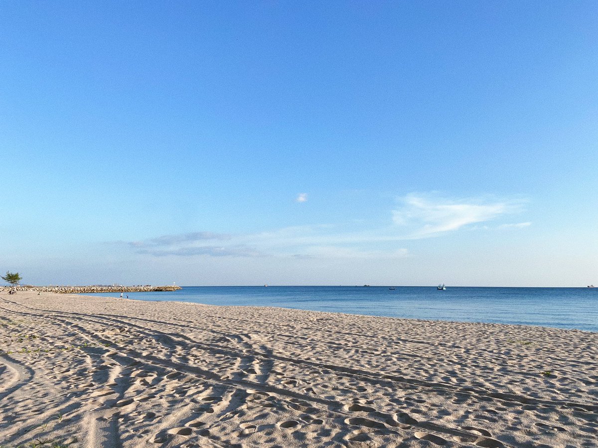 ARi_FunNoii's tweet photo. เหมือนอยู่ต่างประเทศเลยอะ แอบหลงแล้ว💓

📍ชายหาดแหลมเจริญ ระยอง 🌊☀️
#ReviewThailand  #รีวิวระยอง https://t.co/RW5mA5SFMy