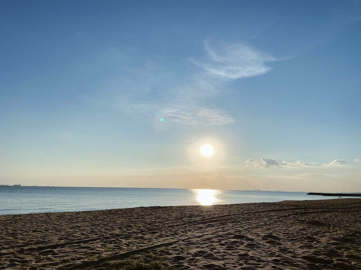 ARi_FunNoii's tweet photo. เหมือนอยู่ต่างประเทศเลยอะ แอบหลงแล้ว💓

📍ชายหาดแหลมเจริญ ระยอง 🌊☀️
#ReviewThailand  #รีวิวระยอง https://t.co/RW5mA5SFMy