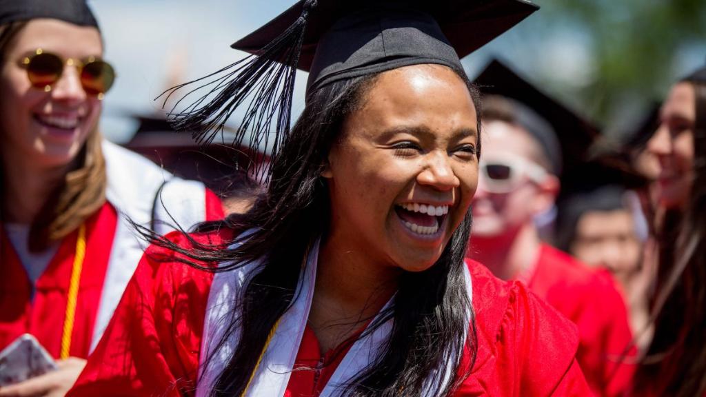 ApplyToBU's tweet photo. #WhyBU? With unparalleled opportunities, BU prepares you to succeed academically, professionally, and socially. Whatever career path, however things change, wherever in the world you go, you'll be ready. Apply #EarlyDecision by the November 1 deadline: https://t.co/0FfQUZ5L4e https://t.co/NrXuiIdFhw