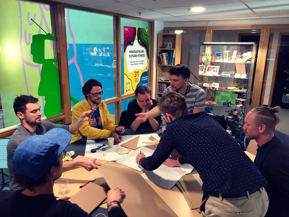 MakerCosmos's tweet photo. Co-creation session! We're creating physical artifacts to present a solution for our challenge. #FabLearn #MakerEd .Makercosmos .Fabricavii https://t.co/hwhX6ls3b8