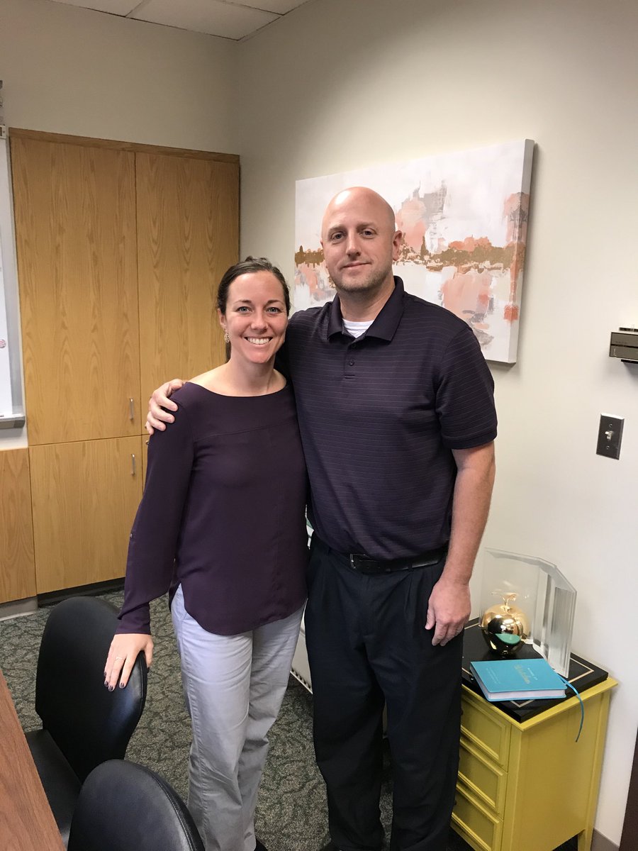 PalonenGHS's tweet photo. Twinning alert!! D. Craig and Mrs. Taylor today!! I love it! 💚 #purplepals #visionofthegraduateteam #neascteam #ghsisthebest https://t.co/S9QOiap47n