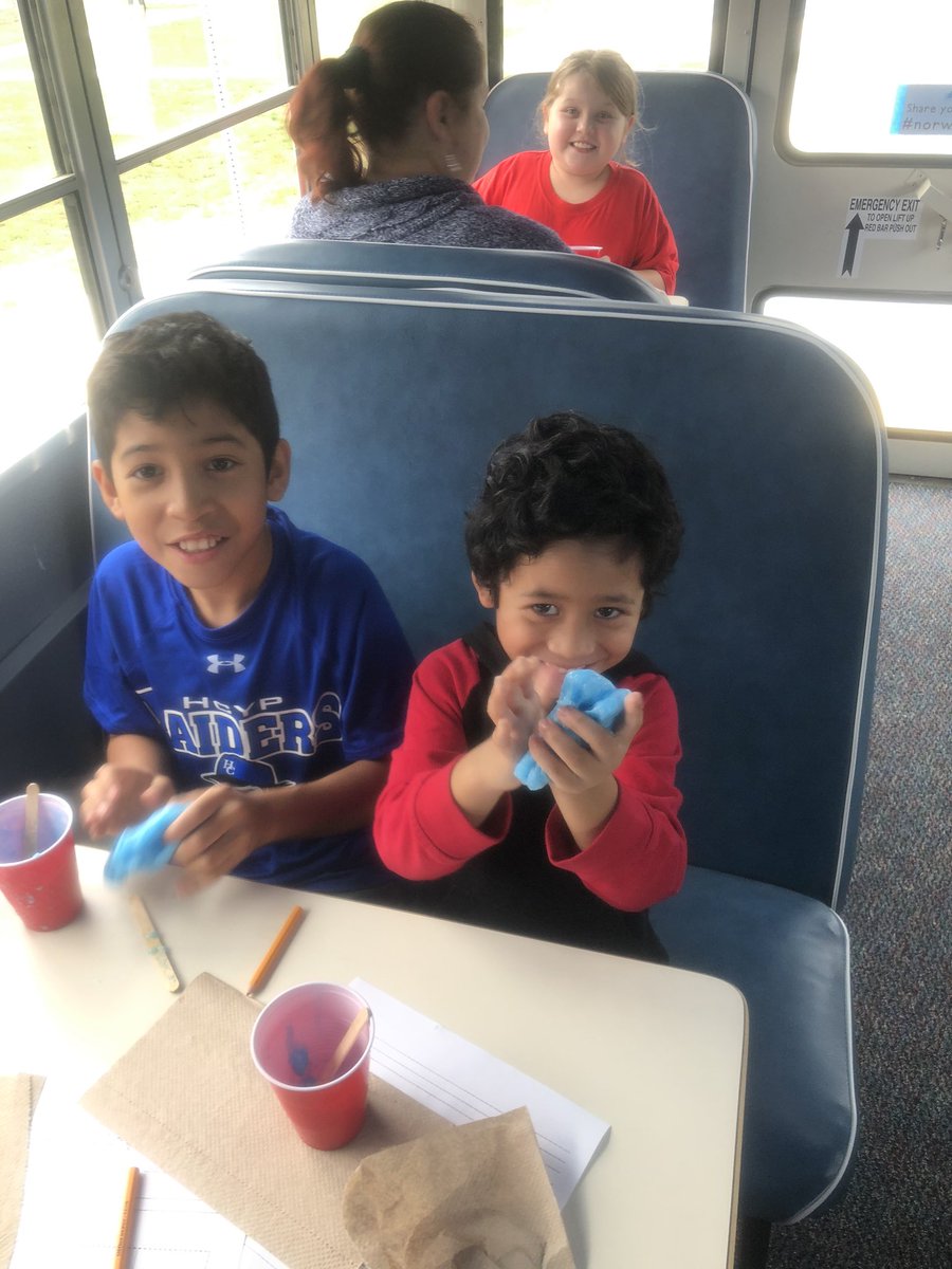 Tommy_Fare's tweet image. We had a slimetastic time on the @NorwoodES STREAM bus! Ss had to sequence the steps for making slime and then became scientists as they mixed the magic ingredients! @canstafford @JSzymanski301 #projectbus