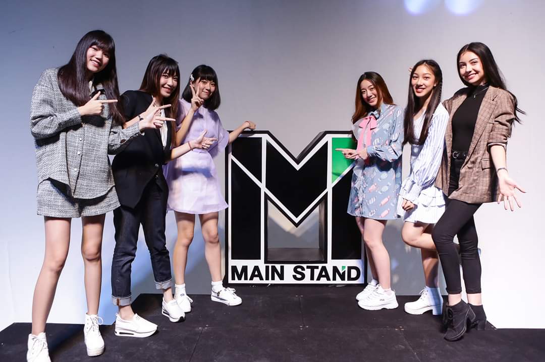 SY51official's tweet image. เมมเบอร์ SY51 และ VioletWink ร่วมแสดงความยินดีกับ Main Stand ในงาน Press Conference เมื่อวันที่ 29 ตุลาคม ที่ผ่านมา
#MainStand #StandForAll #SY51 #VioletWink