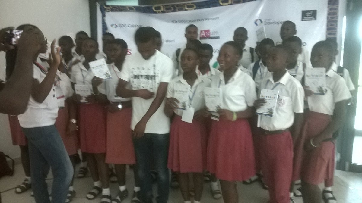 khaleb_dev's tweet photo. #150DaysOfALC4 #ALCwithGoogle
#DevFest #DevFest #DevFestSS #DevFestCalabar
Look at these young minds........I wish I knew about DevFest and GDG when I was in High School,......I pray they take it serious with passion π¨βπ»π©βπ»
#life_of_a_programmer
#weird_coder #weird_energy https://t.co/hb2LP988Im