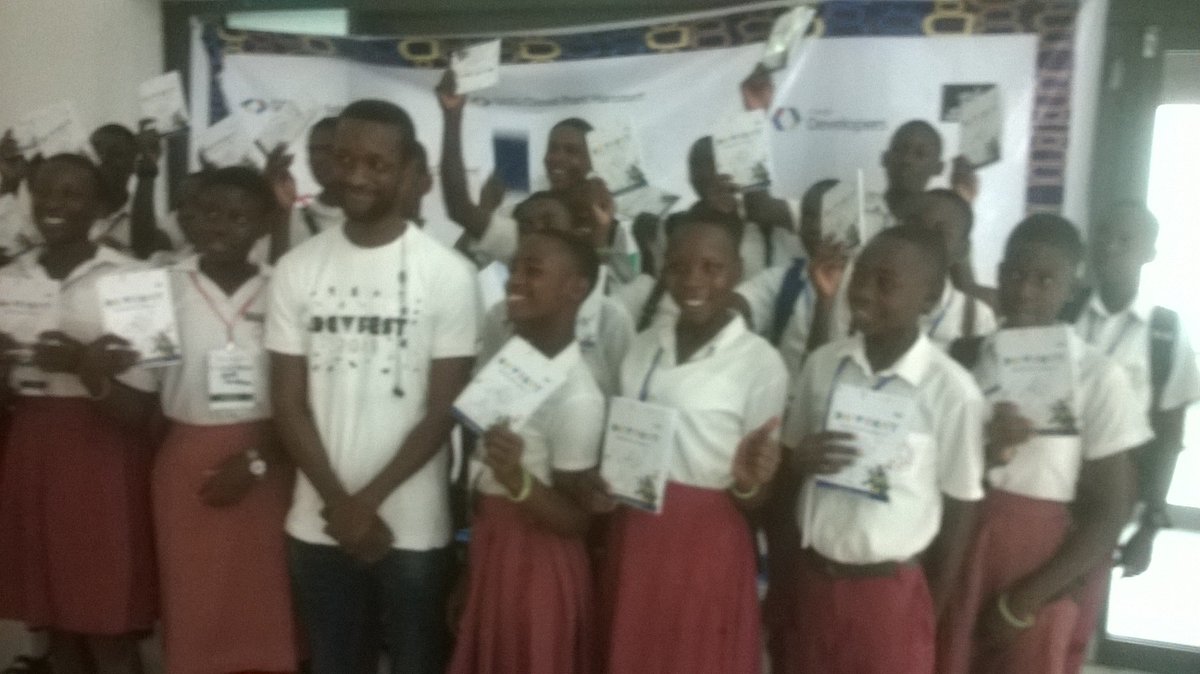 khaleb_dev's tweet photo. #150DaysOfALC4 #ALCwithGoogle
#DevFest #DevFest #DevFestSS #DevFestCalabar
Look at these young minds........I wish I knew about DevFest and GDG when I was in High School,......I pray they take it serious with passion π¨βπ»π©βπ»
#life_of_a_programmer
#weird_coder #weird_energy https://t.co/hb2LP988Im
