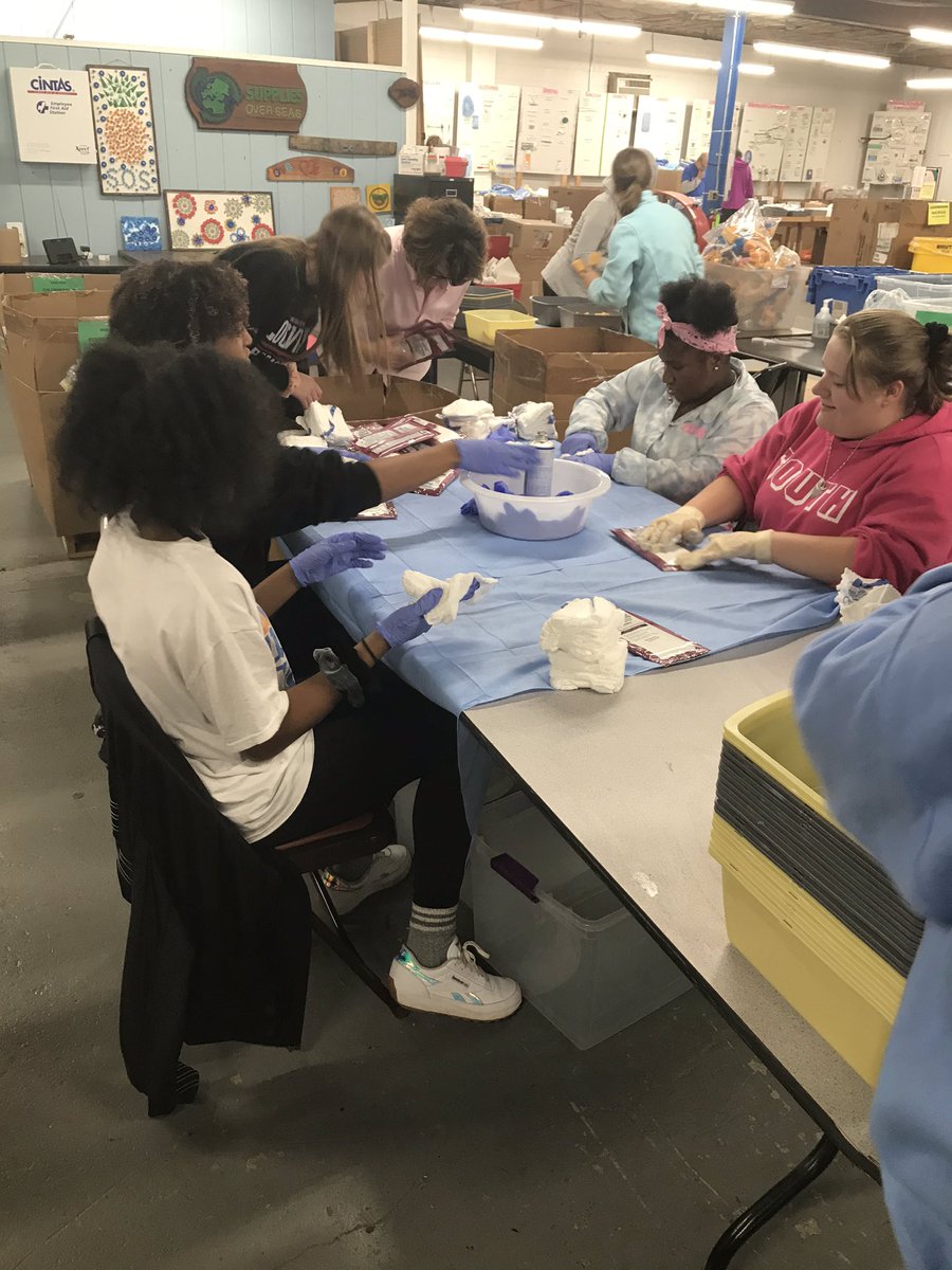 msgreenscience's tweet photo. @atherton_high health science students field experience and volunteering sorting medical supplies at #suppliesoverseas. @AcademiesofLou @JCPSKY https://t.co/sVtZlnQj9s