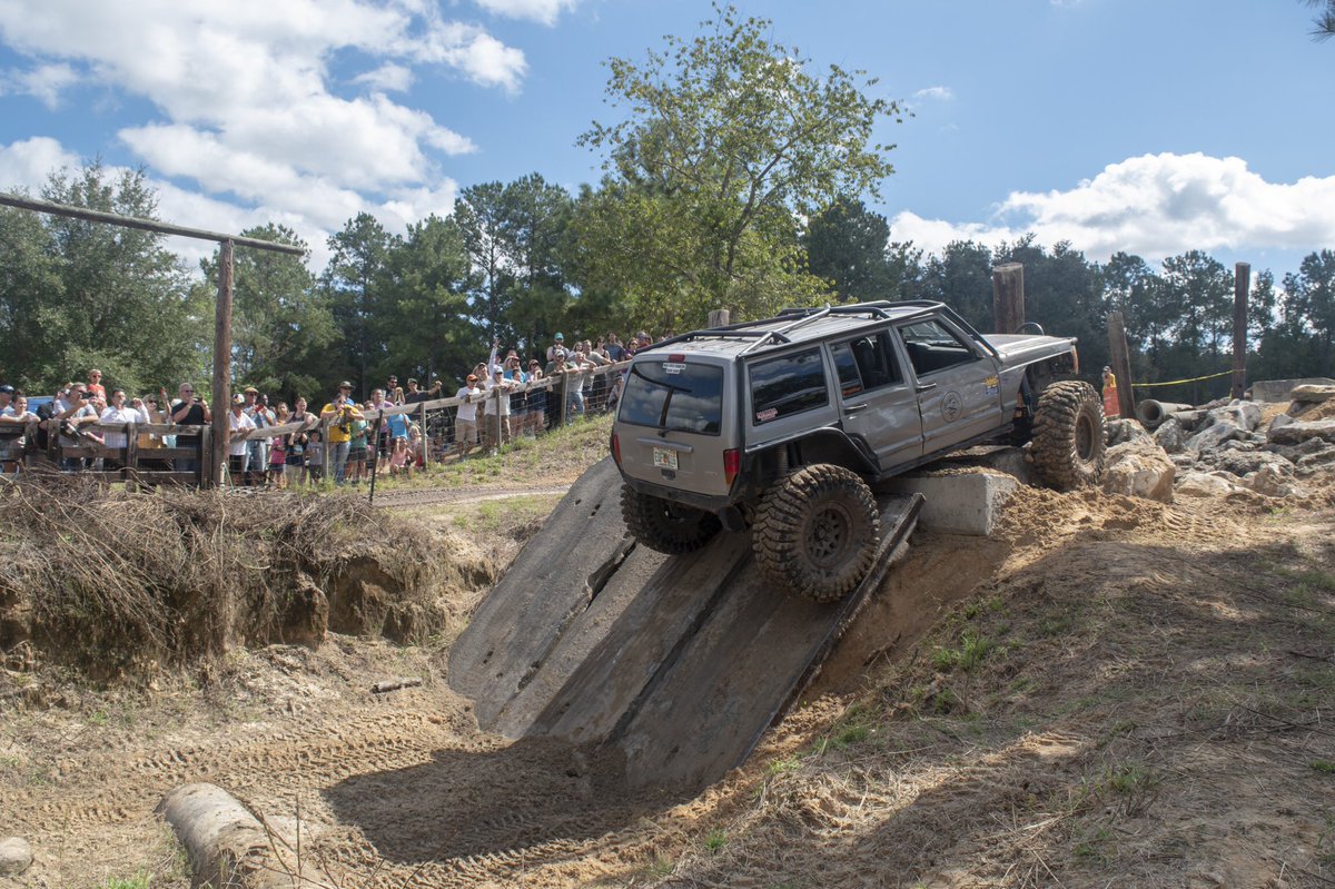 Getting over that mid-week hump! 

#jeep #jeepxj #jeepcherokee #cherokee #xj #jeeptoberfest #humpday #wednesday #offroad #4x4 #rockcrawler #jeepbeef #jeepnation #itsajeepthing #jeeplife #jeeps #photography #happytrails4x4