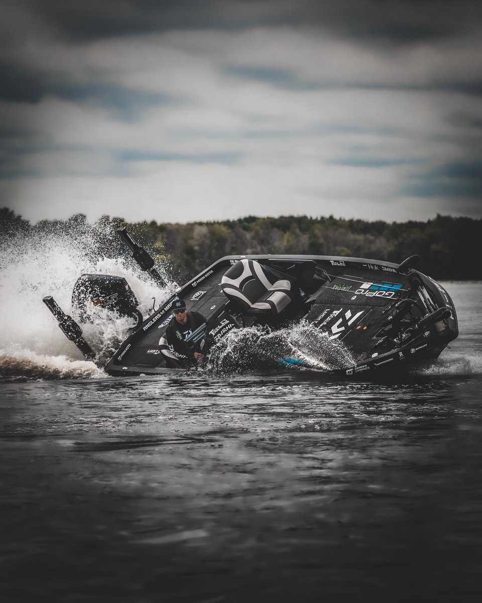brentehrler's tweet photo. Gunwale dipping!! @DaiwaUSA @MercuryMarine @RangerBoats https://t.co/GDAfbAApuY