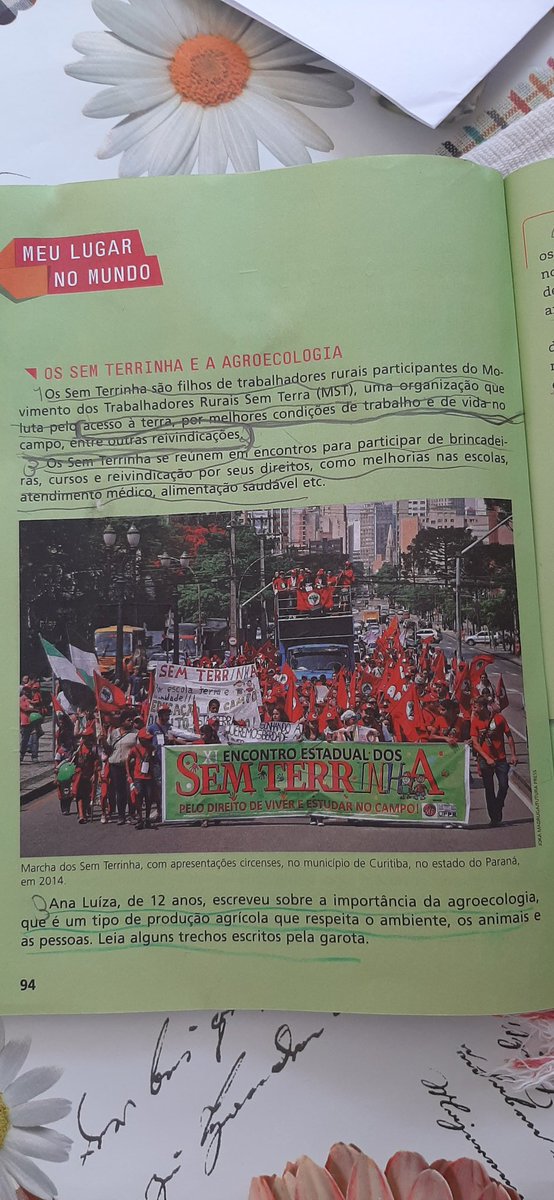 mamaecareta's tweet photo. @jairbolsonaro Prezado presidente. Olha o que eu encontrei na apostila da minha sobrinha! https://t.co/PeQsNxlT1G
