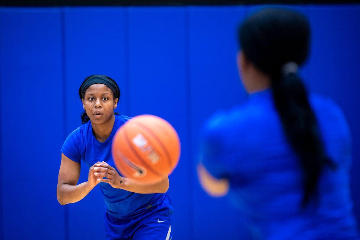 DukeATHLETICS's tweet photo. Join Dr. Martin P. Smith and several Blue Devil student-athletes tonight for a panel discussion on collegiate athletics ⤵️

😈 | JT Giles-Harris, Kyra Lambert, Damani Neal &amp; Alexis Joseph
📍 | Social Sciences 139 LaBarre
⏰ | 7 - 8:30 p.m.
📰 | https://t.co/EE5sq7j8qb

#GoDuke https://t.co/KisSRclAgh