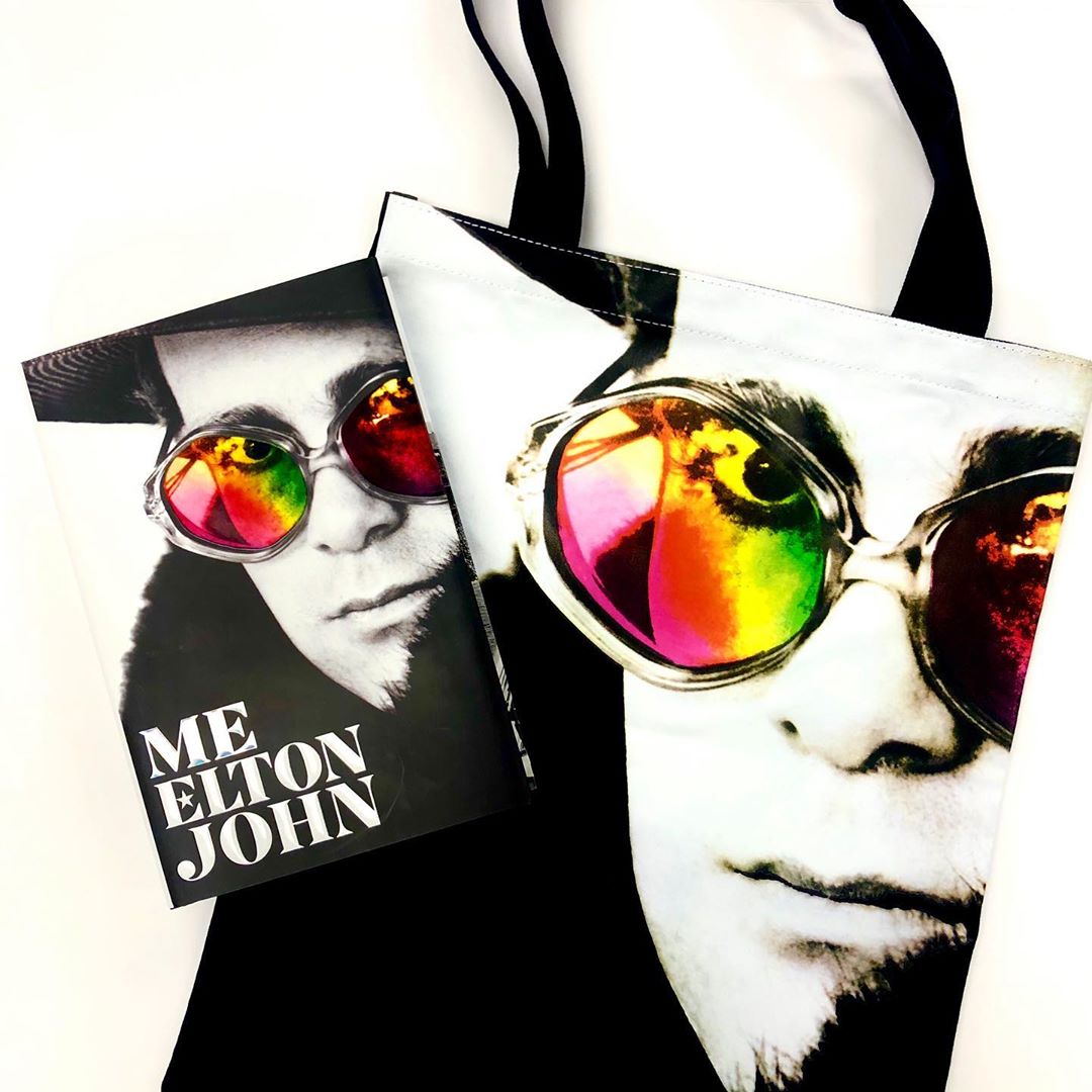 TEAentertain's tweet photo. #EltonJohnBook is EVERYWHERE! Even Times Square😍! We have had a fantastic time working on this campaign with @panmacmillan  Simple and striking creative 🌈 #teaentertain @eltonofficial https://t.co/pA1omgaErS
