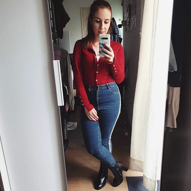 polibubbles's tweet photo. Fall red 🎃🍂
.
.
.
.
#ootd #outfitoftheday #ootdfashion #fallvibes #falloutfits #red #fashionista #potd #photooftheday #mirrorselfie https://t.co/5u00rxy3u8