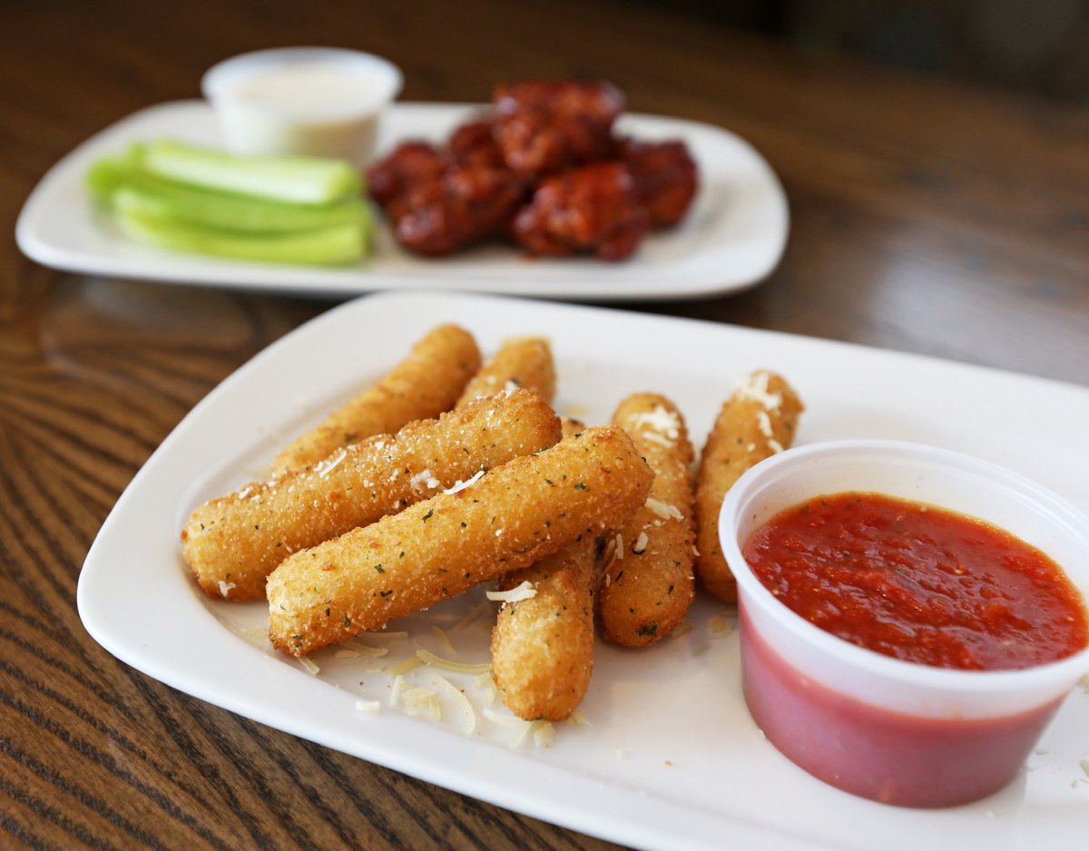 LedoPizza's tweet photo. ⚾️ Baseball Special GIVEAWAY ⚾️

WE ARE GIVING AWAY (2) 
$25 #LEDOPIZZA GIFT CARD! 

RETWEET AND FOLLOW TO BE ENTERED TO WIN! 
(2 winners picked at 10pm on 10/30/19)

🥓🧀🍟 Deal: FREE Bacon &amp; Cheese House Fries with any 18” 1 Topping Pizza 
Details: https://t.co/VwOi0rI4L3 https://t.co/cHsV406n0c