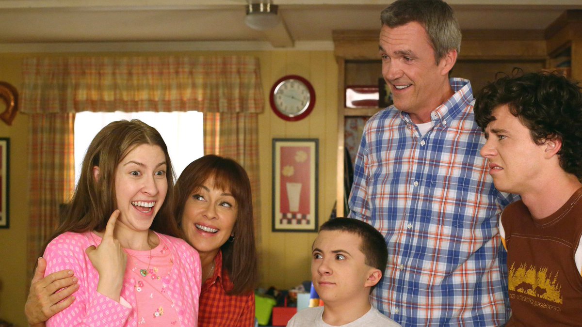 LTelecommande's tweet image. Je sais pas vous mais j&apos;ai toujours préféré The Middle à Malcolm 🤷‍♂️

#serie #family #TheMiddle #Malcolm