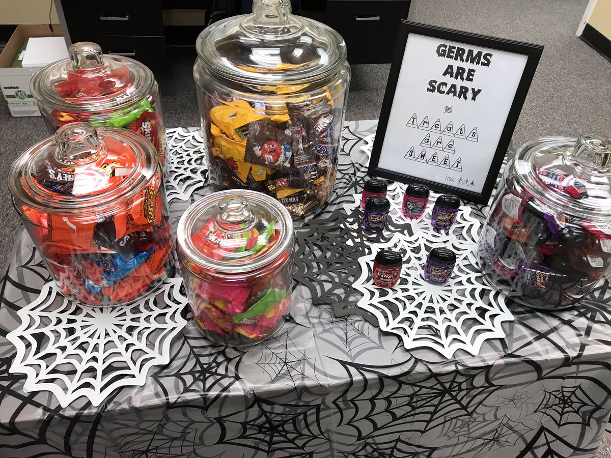 RockyMountElem's tweet photo. We love the support from our PTA @RockyMountElem. They are taking good care of our sweet tooth and our health!! @RockyMountPTA https://t.co/vR81d9J3gi