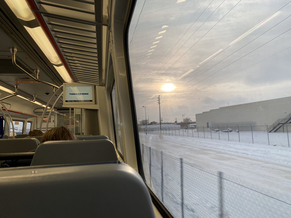 OnAWanderweg's tweet photo. #traintotheplane is pretty comfortable this morning. Definitely beats driving. @RideRTD @DENAirport #snowday #multimodal #VisionZeroDen https://t.co/ZTD6OP1zyA