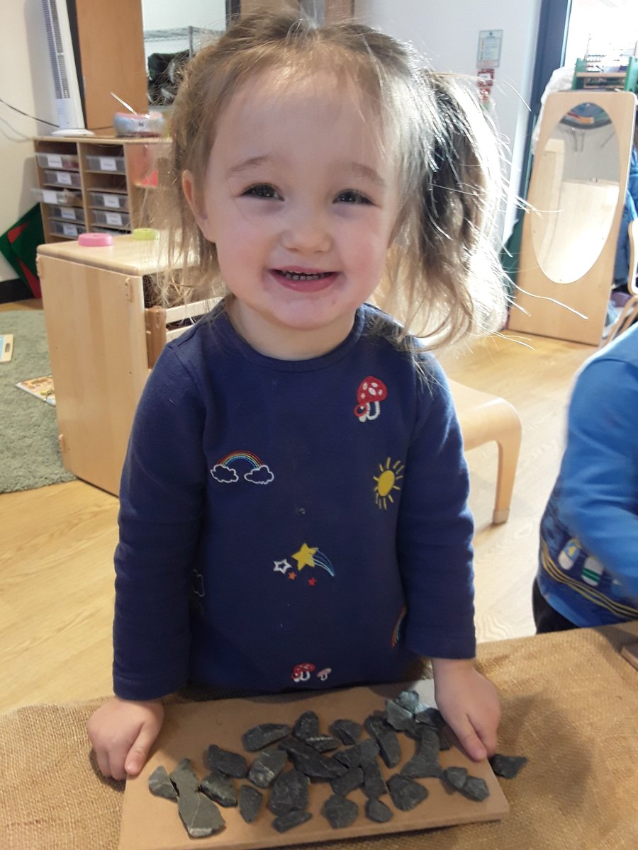 AshbridgeMaxy's tweet photo. #OwlsAtMaxy are engaging in the provocation activity set out for them to explore.They are forming patterns with the stones and critically thinking about different shapes. "I made a circle" "I used lots of stones" #CharacteristicsOfEffectiveLearning #ShapeSpaceMeasure #EYFS https://t.co/MAVa4FtWSV