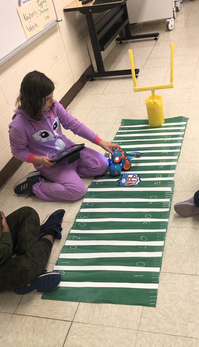 PLDTechTeacher's tweet image. A little bit of cross curricular activity between PE and Technology!

Students are applying coding skills with the football plays they have learned in PE class to program our Dash Robots in the Dash Football Challenge! @WonderWorkshop #Robotics #football #TechTeacher