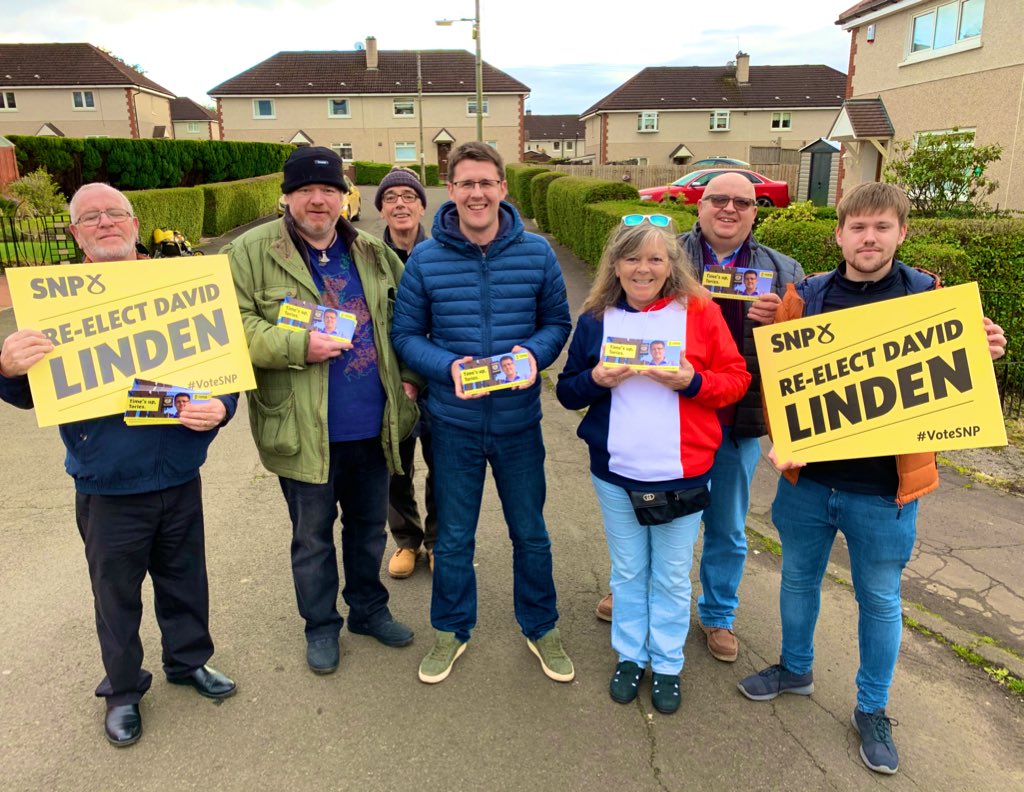 DavidLinden's tweet photo. 🗳 Brilliant to be back home in my constituency and raring to go for #GE19! Thanks to John, David, Malcolm, Danielle, Michael &amp; Jack for joining me on the doors of #Springboig this afternoon. #voteSNP #activeSNP https://t.co/4dw15UmBWw