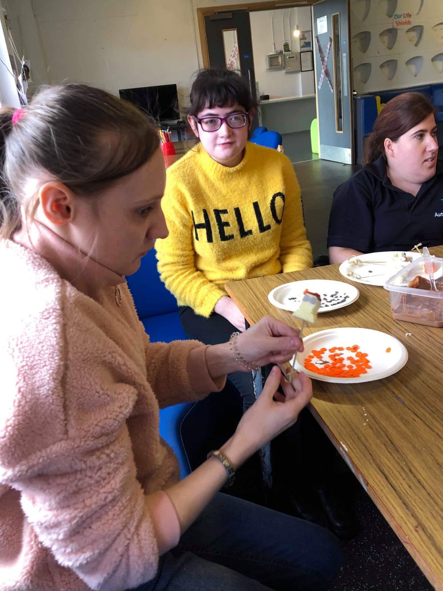 AutonomieInfo's tweet photo. With Halloween nearly here, this week at #WhatNextprog young people got spooktacularly creative making Halloween themed ghost buns and creating firework inspired pictures.
There was also time for active fun with team games at Finaghy Youth Activity Centre Belfast. https://t.co/ZaN4uHWevb