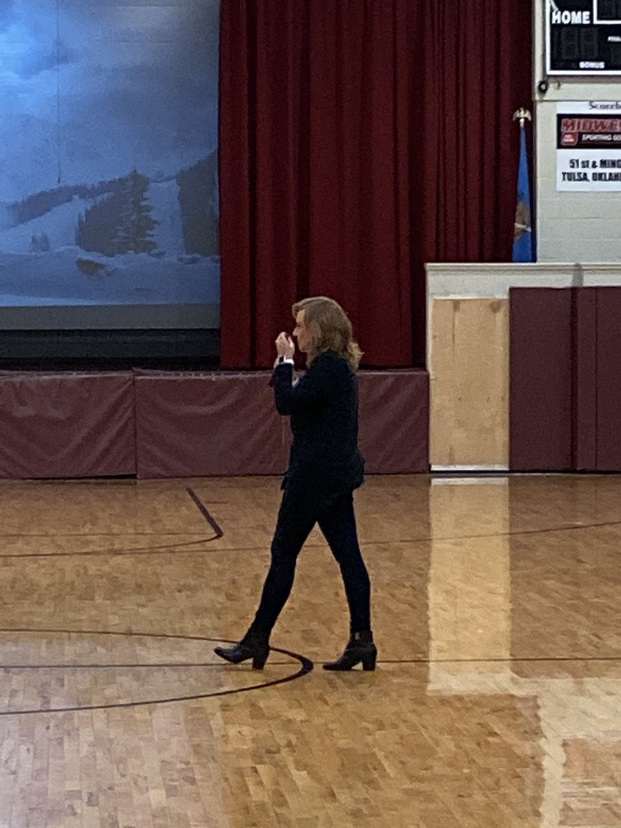 Owasso7GC's tweet photo. Thank you to Agent Wilson with the DEA and Layla Freeman the founder of the Light of Hope. #RedRibbonWeek2019 https://t.co/fJit9U1bDX