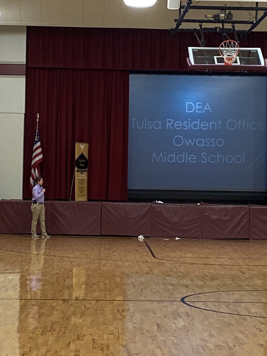 Owasso7GC's tweet photo. Thank you to Agent Wilson with the DEA and Layla Freeman the founder of the Light of Hope. #RedRibbonWeek2019 https://t.co/fJit9U1bDX