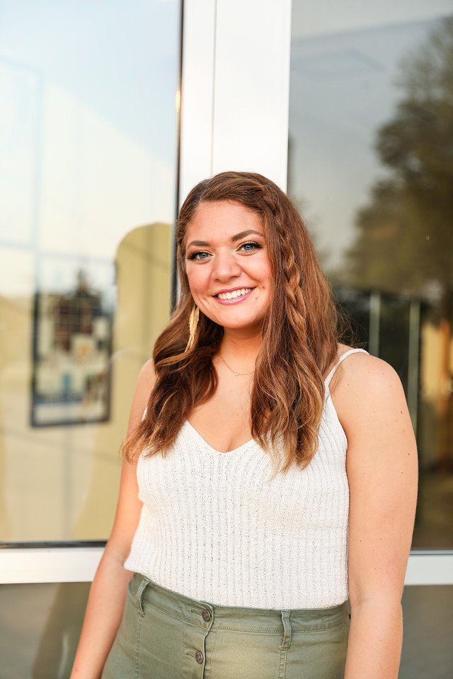 POF2019official's tweet photo. MEET THE FAVORITE: Mikenna Varvel
+
Representing: Tau Kappa Omega (4 semesters)
+
Senior Public Relations major
+
Dayton, OH
+
"I think of my time at Lee (when I think of 'flourish')... I believe this campus has allowed me to flourish as an individual and in my faith."

#POF2019 https://t.co/B68RRfdMel