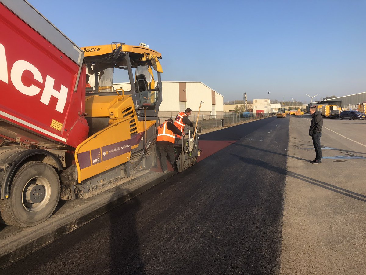 martijn75V's tweet photo. Vandaag de leggen we een #Bioway proefvak aan in het rood. https://t.co/axzf2N0pSp