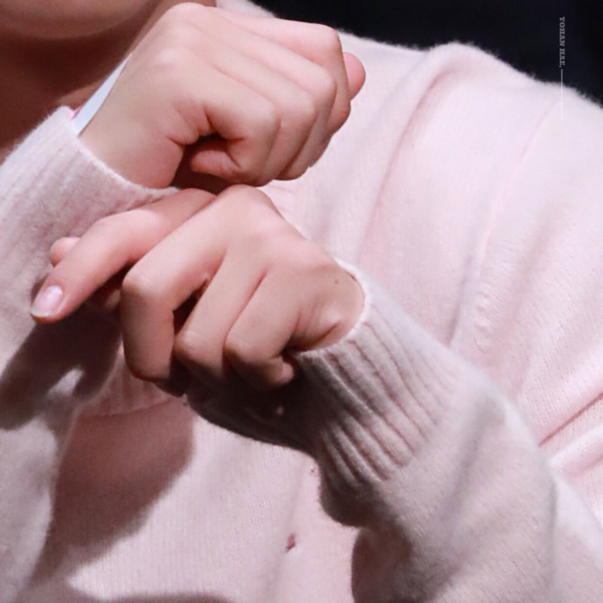 yohanhae_0922's tweet photo. 190907 | 상암팬싸 🥰

손이 왜케 귀엽징?! ㅠㅠ
요한이 손이 넘넘넘 조아아아아아아 ㅎㅎ
요즘 스캐줄이 없어서 보고 싶어유ㅠㅠ 

#김요한 #엑스원 #KIMYOHAN #X1 @x1members @x1official101 https://t.co/tYIz8QrAse