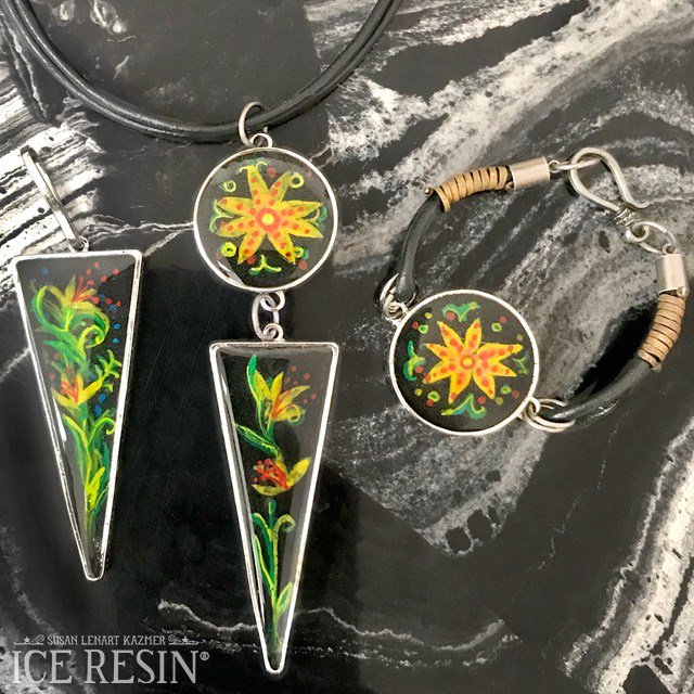ICEResin's tweet photo. Many Layers Painted Pendant by Debbie Tlach https://t.co/PgIvmVDyYe https://t.co/KzE0e9A0HR