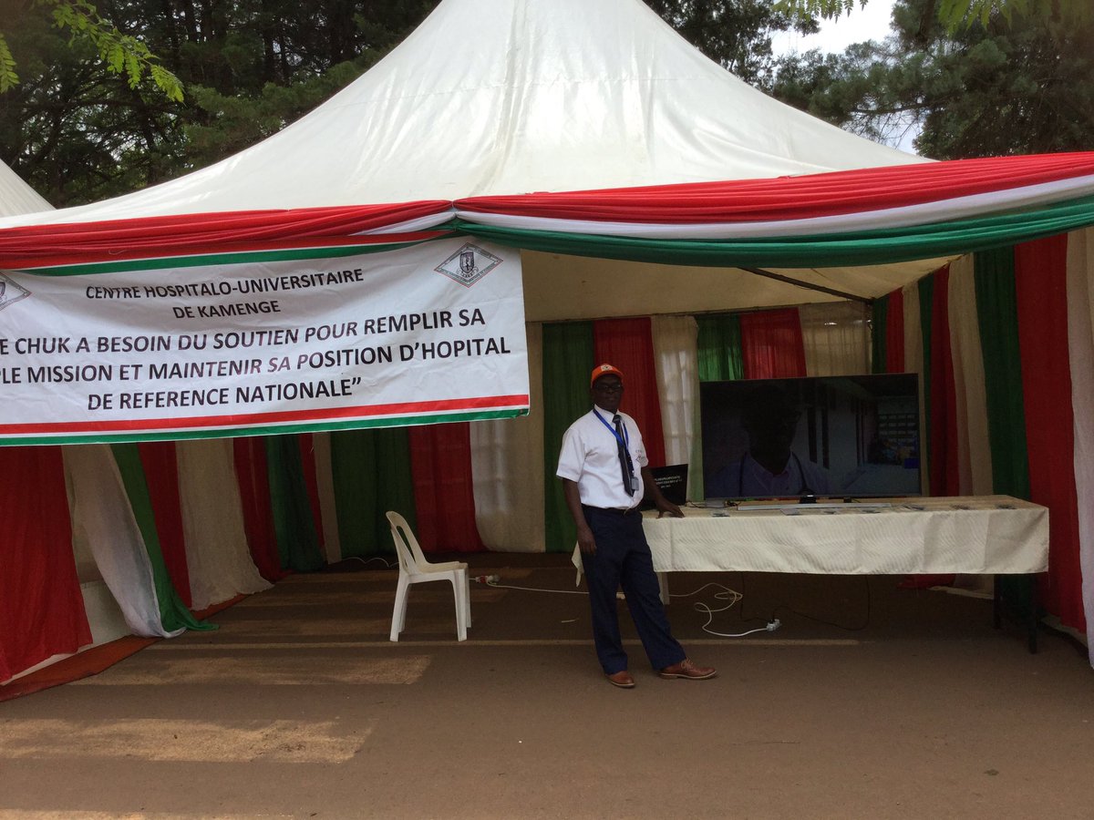 Au 2nd jour de la 1ère édition du Forum/Foire APPP, le Président du <a href="/burundi_senat/">Inama Nkenguzamateka</a>  visite les stands d’exposition. Ici au stand du <a href="/ChuKamenge/">CHUKamenge</a> . @api_burundi , @MESRS4