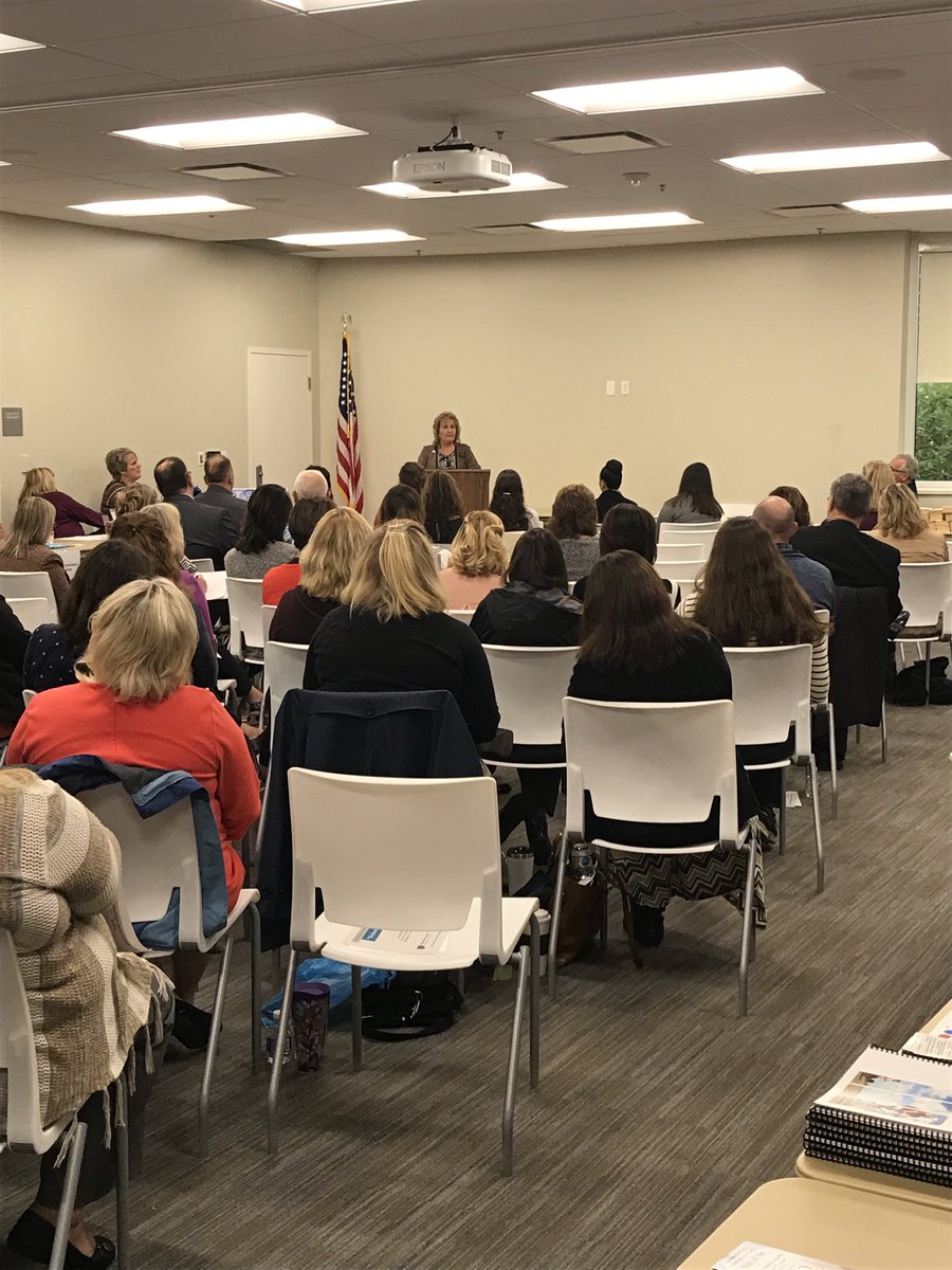 lorettayellow's tweet photo. ⁦@cccohio⁩ clinical supervisor Karen Fronczak shares about CCC’S programs and services that we provide in the community for Ashtabula County’s Educators #engagement #recovery #education https://t.co/fqYvKfkWFS