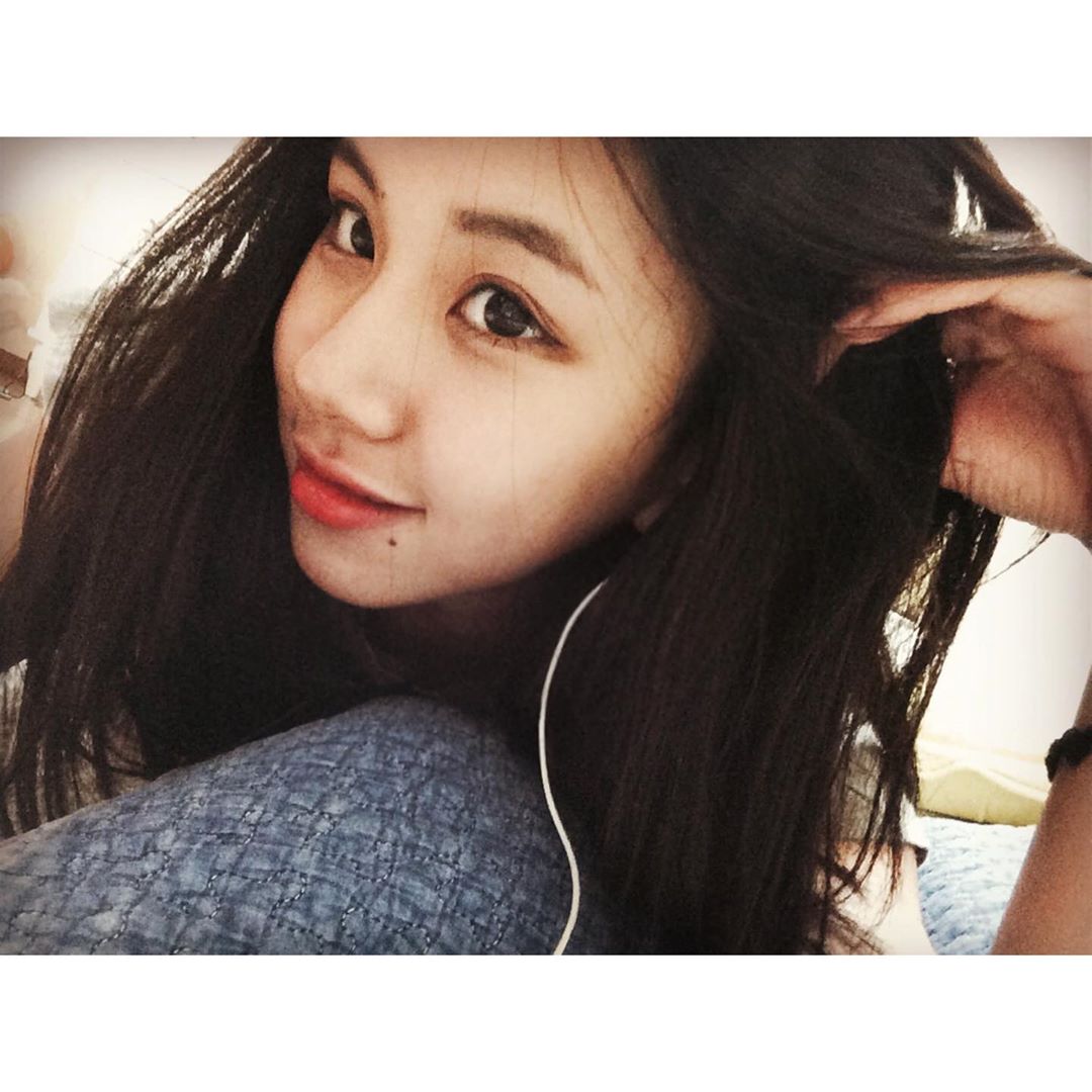 agidub1212's tweet photo. 191030 챙스타그램
단풍 눈 🍁🍂
그리고 연습생 때 사진을 발견해서 한번 올려본다 내가아~🌻😎
https://t.co/8mFwQquWYZ https://t.co/71TH8PQHeZ