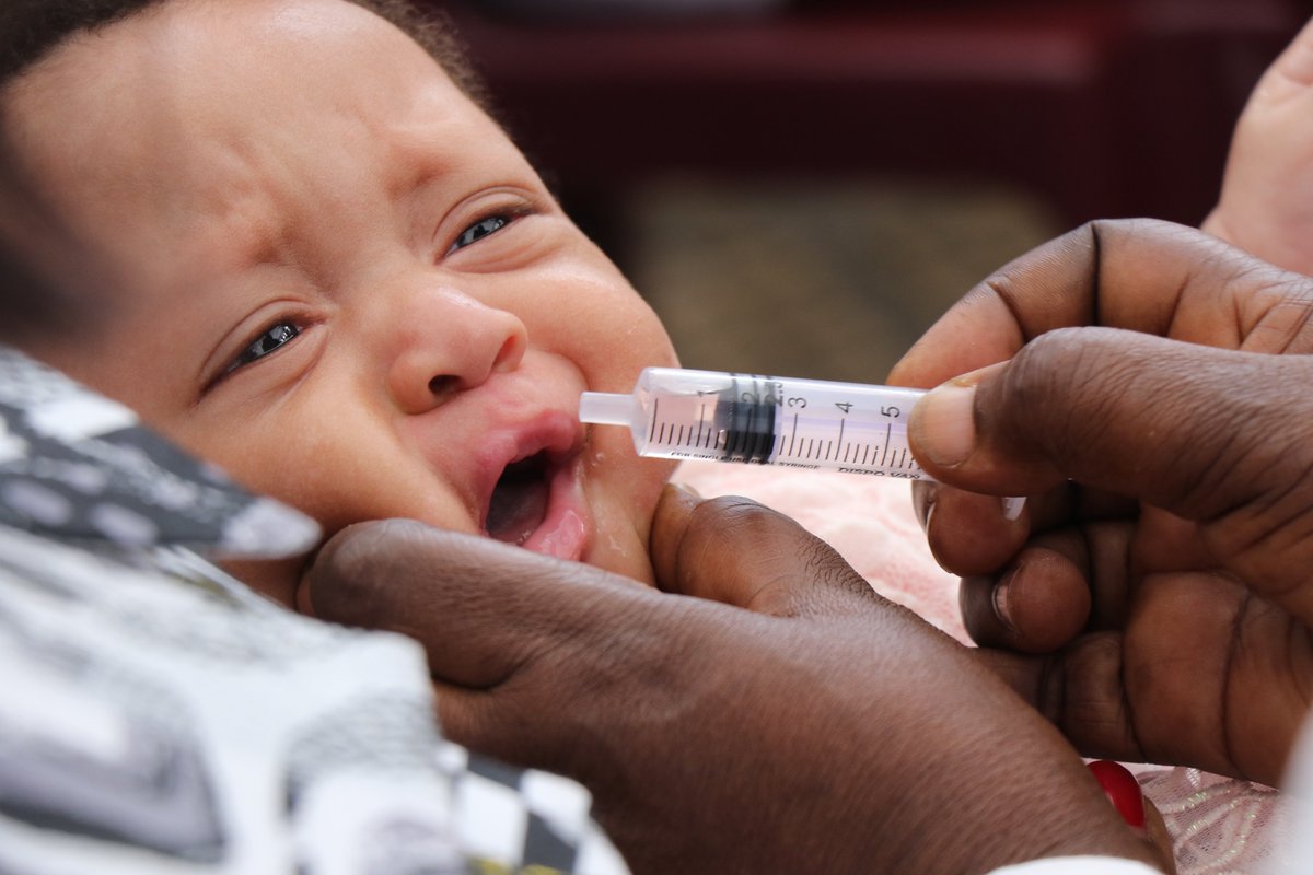 OMSRDCONGO's tweet photo. La #RDC a lancé auj à Kinshasa l'introduction du nouveau vaccin, #Rotasiil pour prévenir les diarrhées dues aux #Rotavirus. Le vice Min @MinSanteRDC Albert M'peti a présidé la cérémonie. Le Rep @OMSRDCONGO @DeoNshimiriman4 a parlé au nom des partenaires tech & financiers @gavi https://t.co/d2S5wA2nJe