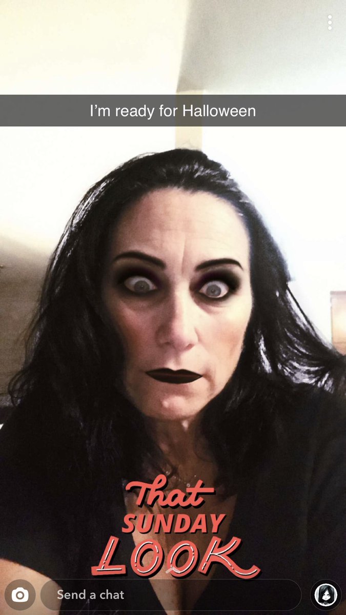 thingsmomsnaps's tweet photo. I’m back &amp; I’m ready for Halloween #momsnaps https://t.co/vx3K8HkIlH