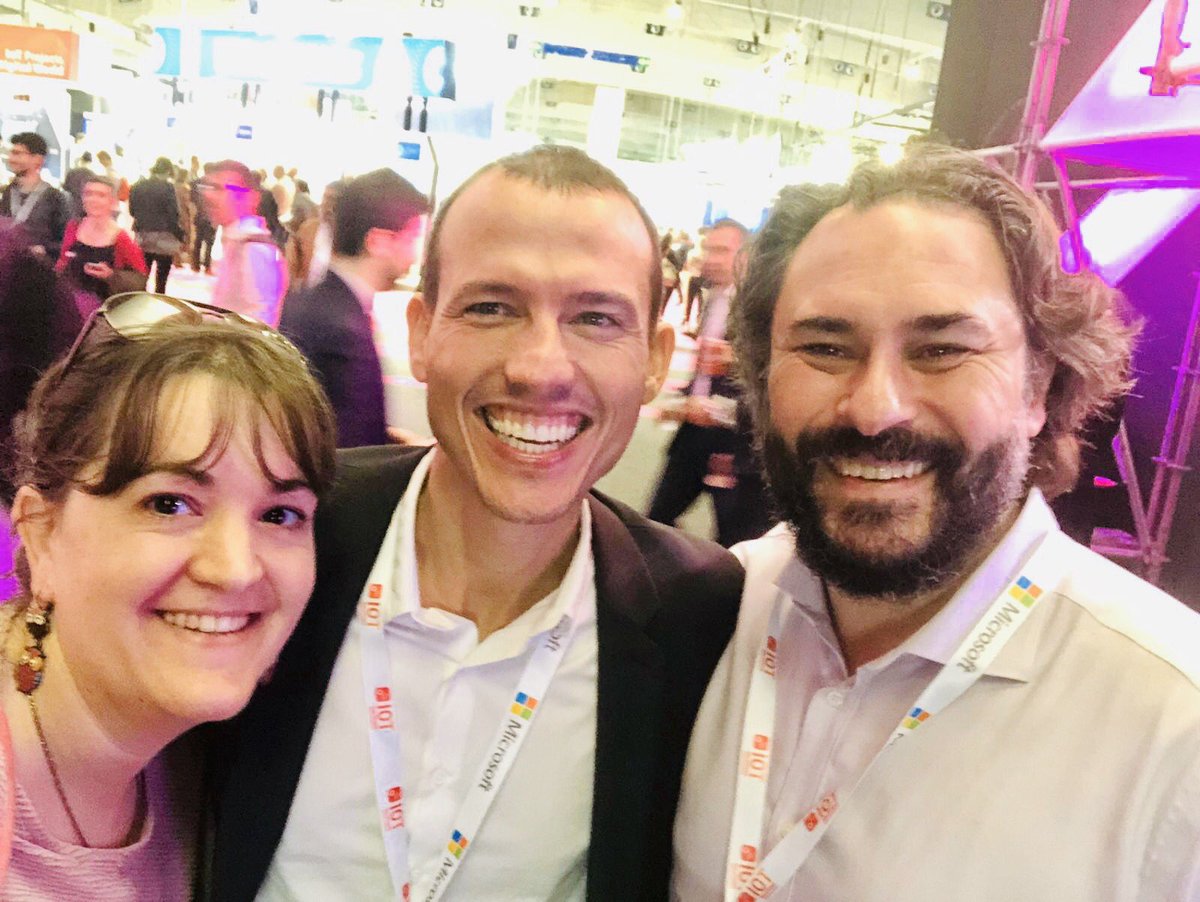 cmorcilloserra's tweet photo. Un placer compartir experiencias en #IOTSWC19 con los #DigitalCracks @JVelazquezMoro & @anoizet https://t.co/nzrNP9Y3WN