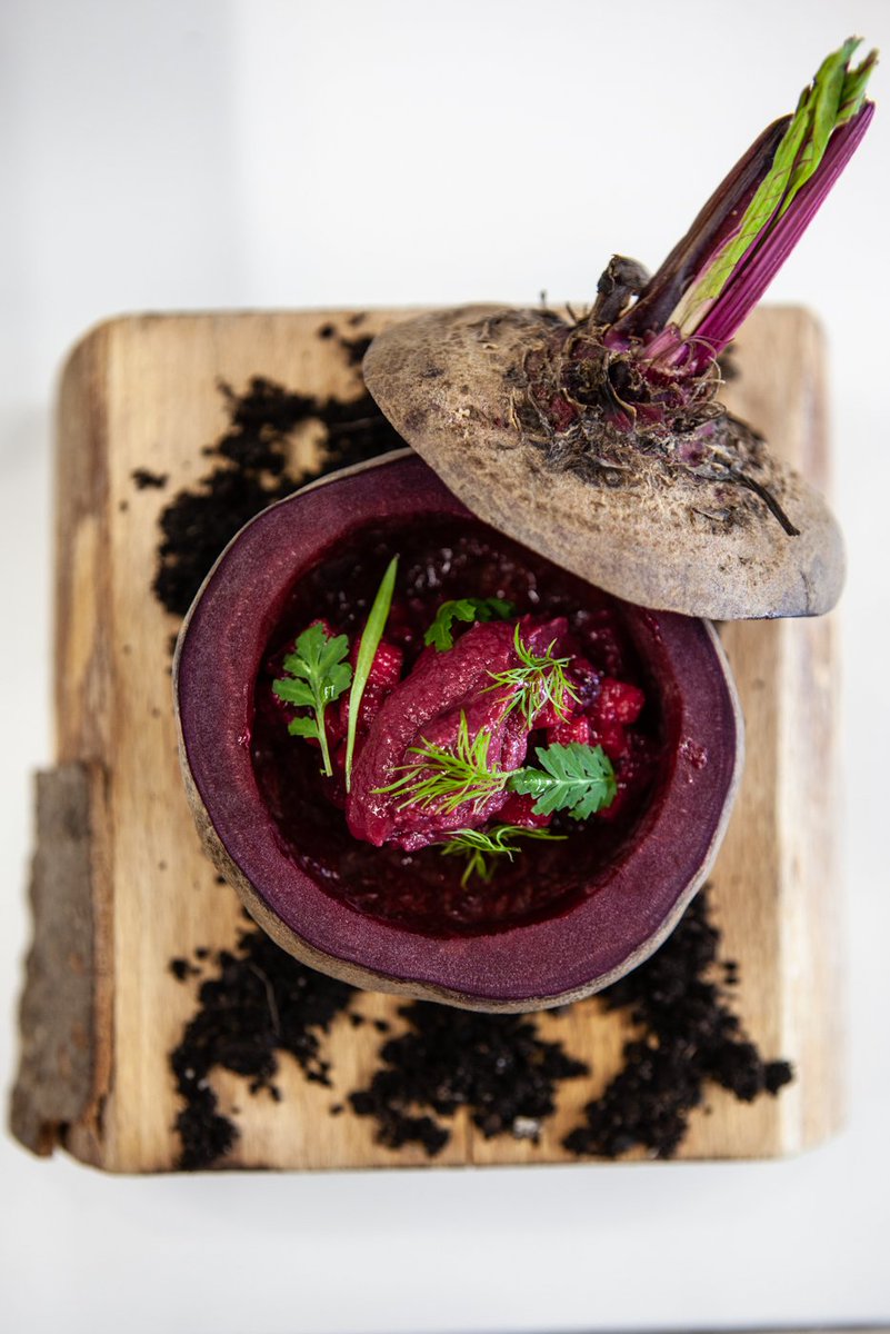 bculinary's tweet photo. Los alumnos/as del Grado en Gastronomía han realizado un recorrido por las #tendenciasvegetales tomando como punto de partida la cocina de mercado, y analizando conceptos como la #Gastrobotánica o el #FarmtotheTable. https://t.co/d6vRVxPVjo