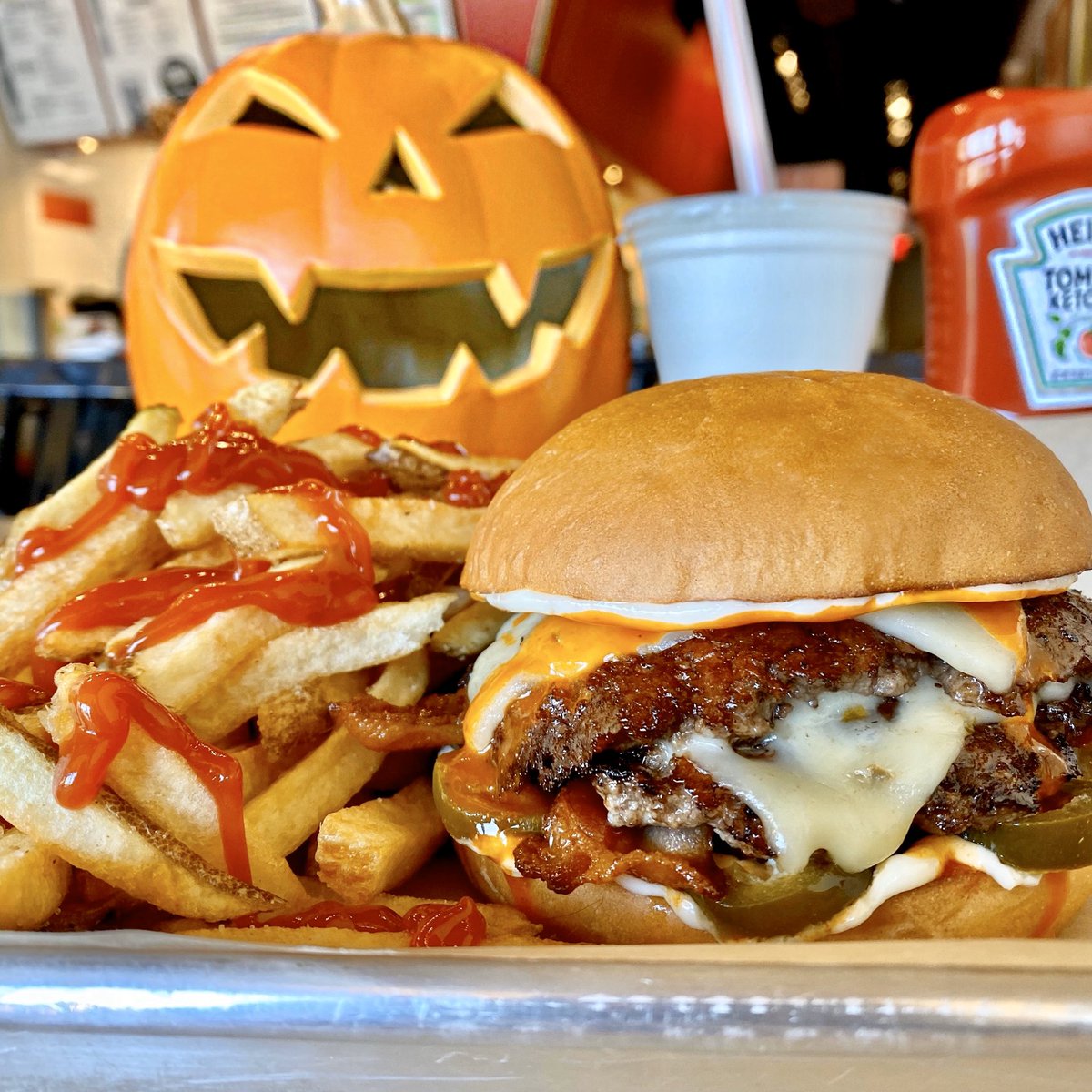 MOOYAHBurgers's tweet photo. Nothing says BOO like #burgers… pair with #fries &amp; a #shake for a #scarygood combo! 🎃🍔🍟🥤👻 #MOOYAH #bestburger #handcutfries #icecreamshake #doublediablo #trickortreat #combomeal #treatyoself #goodfood #happyhalloween https://t.co/ctN8sfKr6b https://t.co/EkUsOIx9Zr