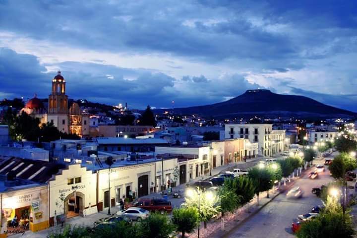 MiriamOntiver17's tweet photo. Los pueblos mágicos de México son increíbles, si viajas a Zacatecas no olvides  maravillarte de #Sombrerete pueblo mágico🇲🇽💙 https://t.co/k5dPRFXWgm