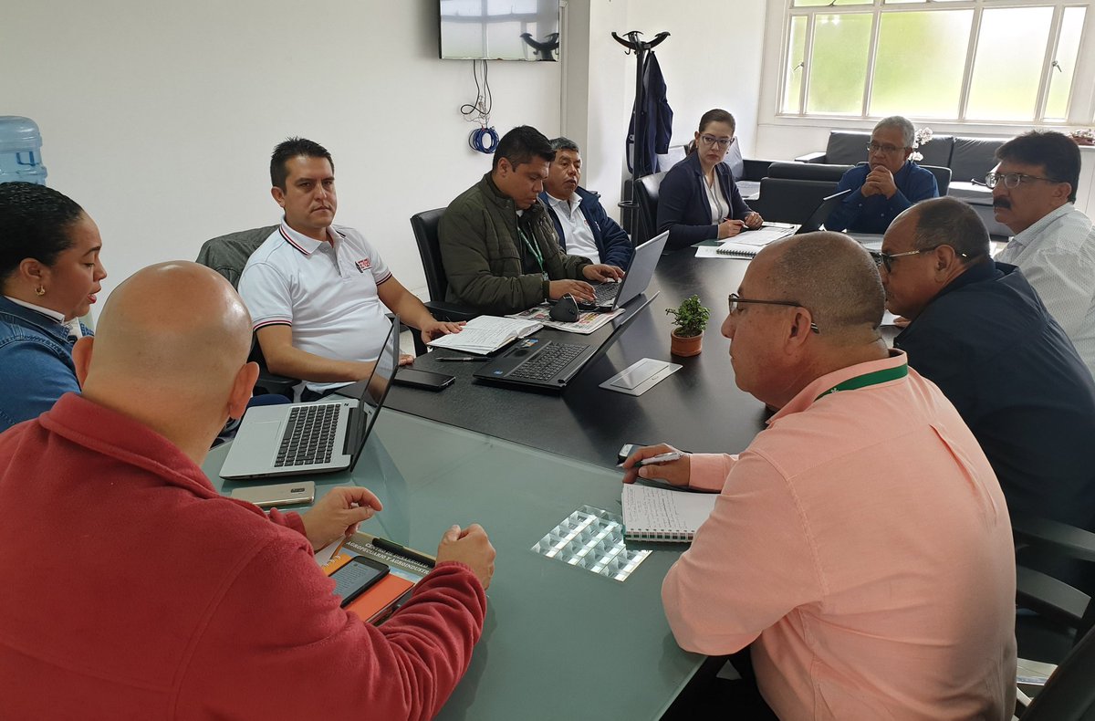 SENABoyaca's tweet photo. #AEstaHora || El equipo directivo del #SENABoyacá conversa con los integrantes de #SETRASENA, con el objetivo de seguir trabajando en equipo por el fortalecimiento de la entidad en la region. #SENAEnAcción https://t.co/0ZsexL30wJ
