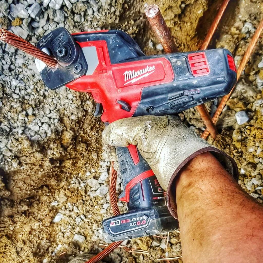 MilwaukeeTool's tweet photo. Simplify cable cutting. M12™ 600 MCM Cable Cutter > https://t.co/G8UphtYL8A
Photo Credit: completelycordless https://t.co/pLnLSKRgW2
