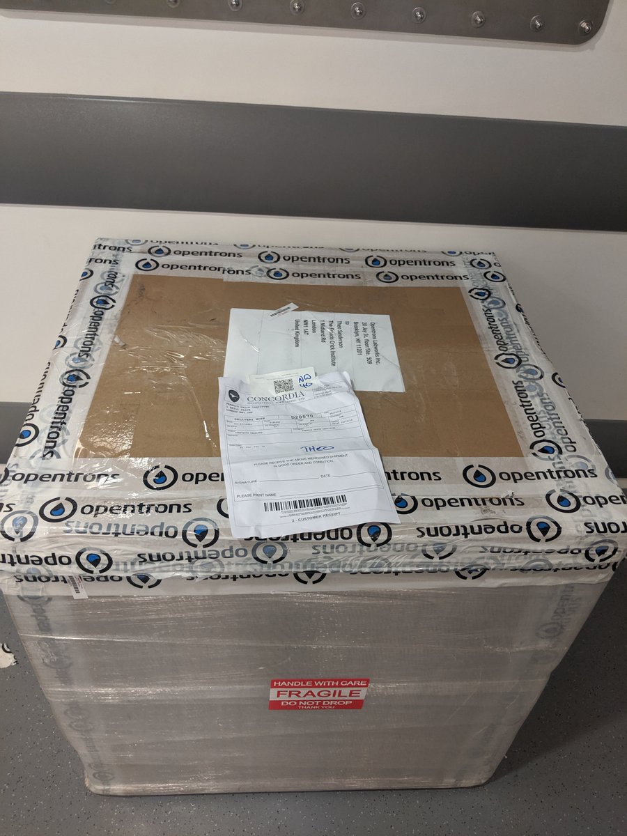 theosanderson's tweet photo. Feeling like a 5-year old on Christmas morning!

🤖🤖🤖

Thanks @Opentrons_! https://t.co/OkYo6G3Yi3