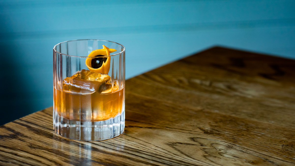 punch_drink's tweet photo. We asked top bartenders to put their stamp on the Old-Fashioned with recipes inspired by the unique profile of Elijah Craig Small Batch Bourbon. #punchpartner #ElijahCraigBourbon: https://t.co/MVcmbQb7gt https://t.co/Yq0xfU0BK1