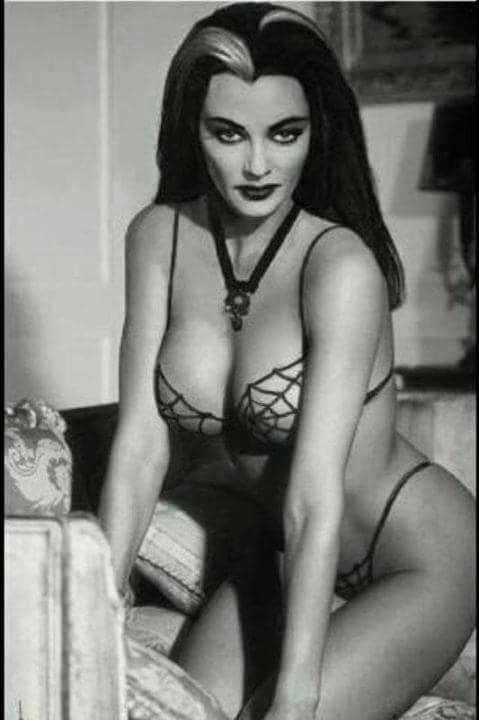 EllynJeanBerry2's tweet photo. HAPPY HOLLOWEEN https://t.co/3Hln84kl37